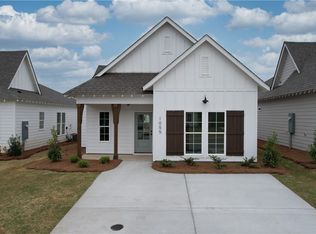 105 Woodland Ln, Opelika, AL 36801