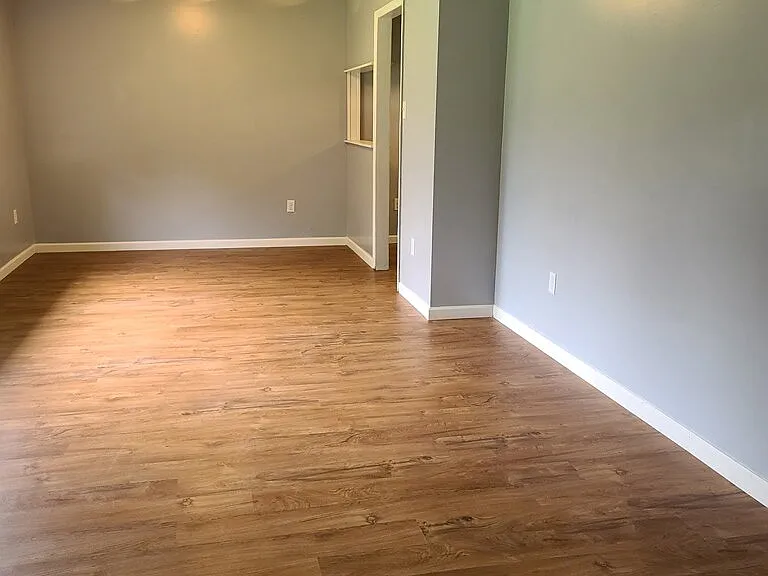 410 Gleason Ct — Photo 5