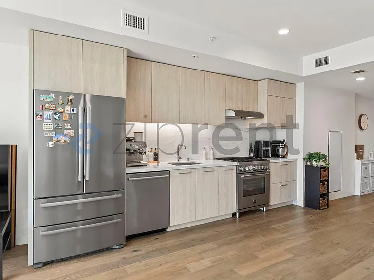 188 W Saint James St #10710 — Photo 14