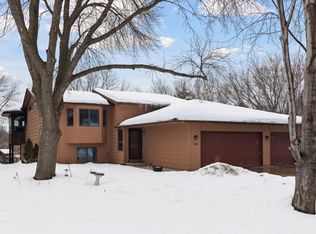 588 Dresden Dr, Chaska, MN 55318