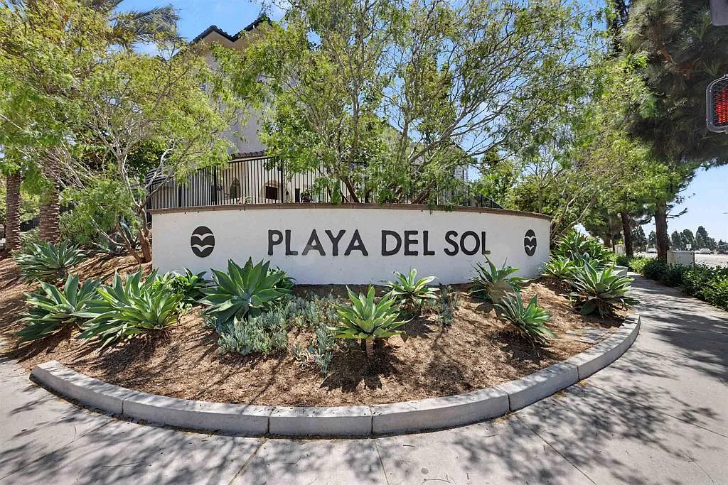 4 bed, 3.5 bath, 1831 sqft, $4,000 — Photo 1