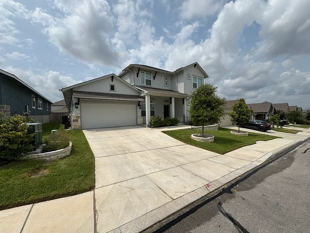 4 bed, 3368 sqft, $3,300 — Photo 2