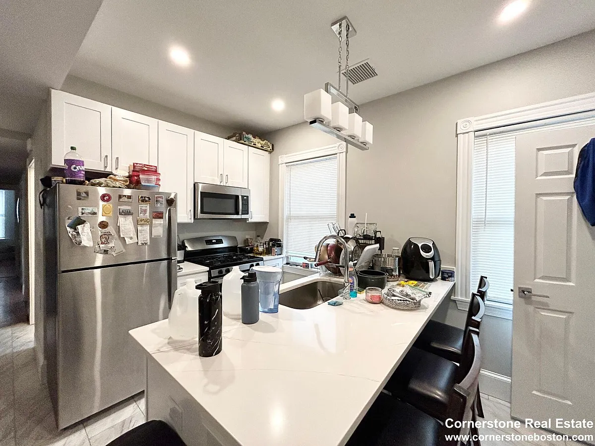 Building Photo - 267 E Cottage St #3H