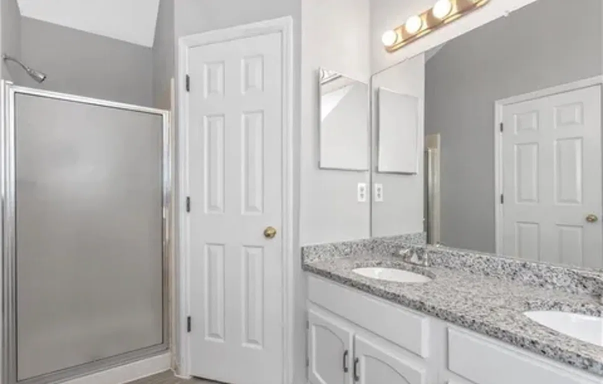 3 bed, 1400 sqft, $2,300 — Photo 3