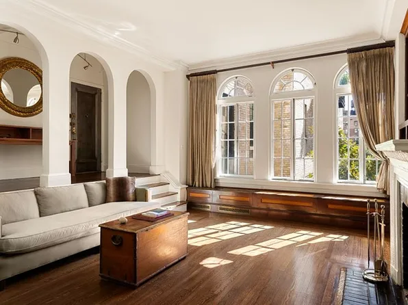 45 E 9th St APT 35, New York, NY 10003