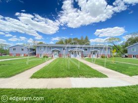 604-618 E Seerley Blvd, Cedar Falls, IA