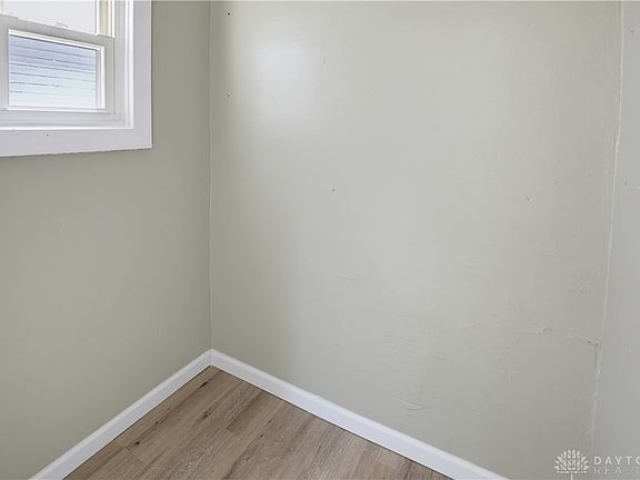 4th image of 32 Edgar Ave