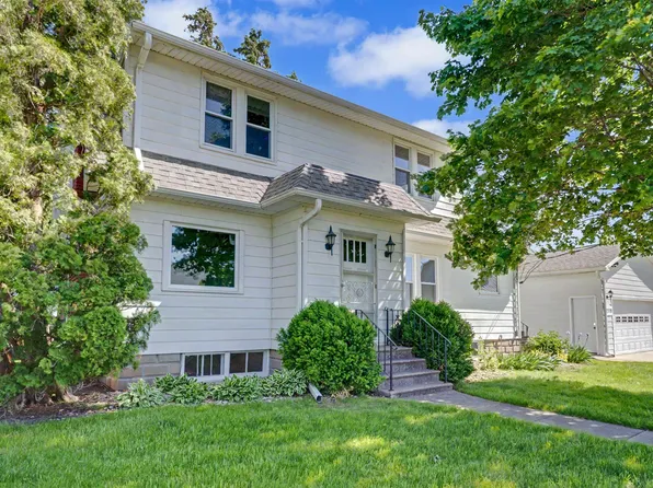 12119 S Hudson Rd, Hudson, IA 50643