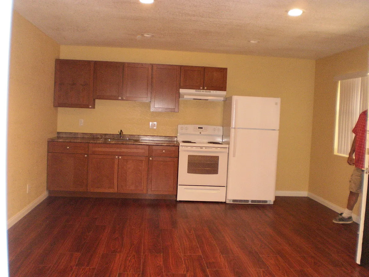 Building Photo - 76 Lupin St