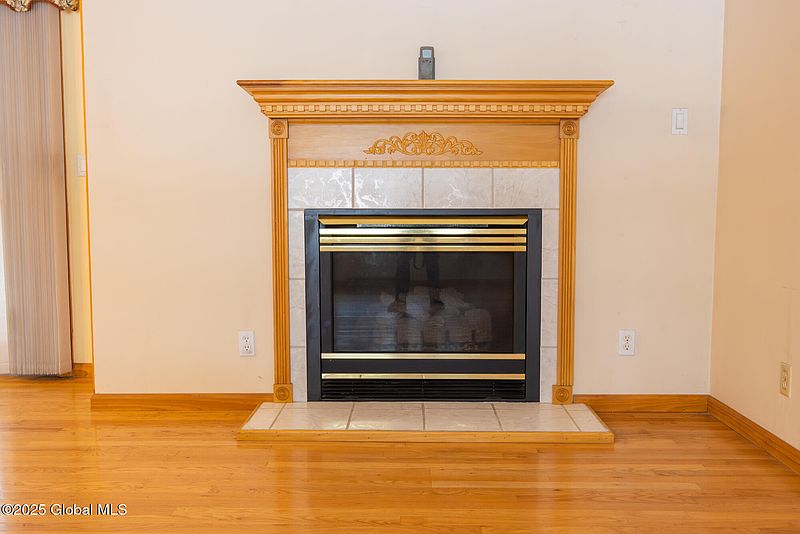 4th image of 11 Keyes Street