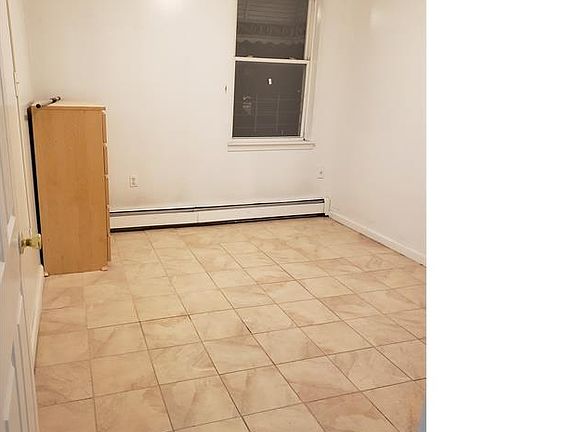 3rd image of 883 Fairmount Pl APT 3