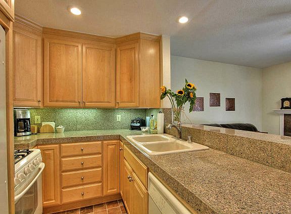 3rd image of 381 Boynton Ave #7