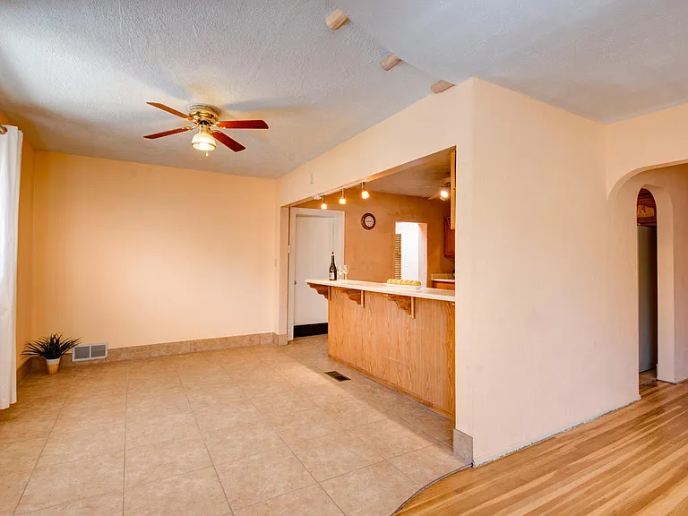 1804 Illinois St NE — Photo 10