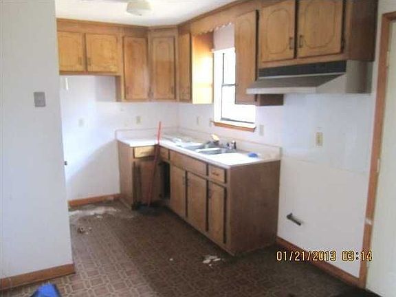 3rd image of 216 E Bobe St