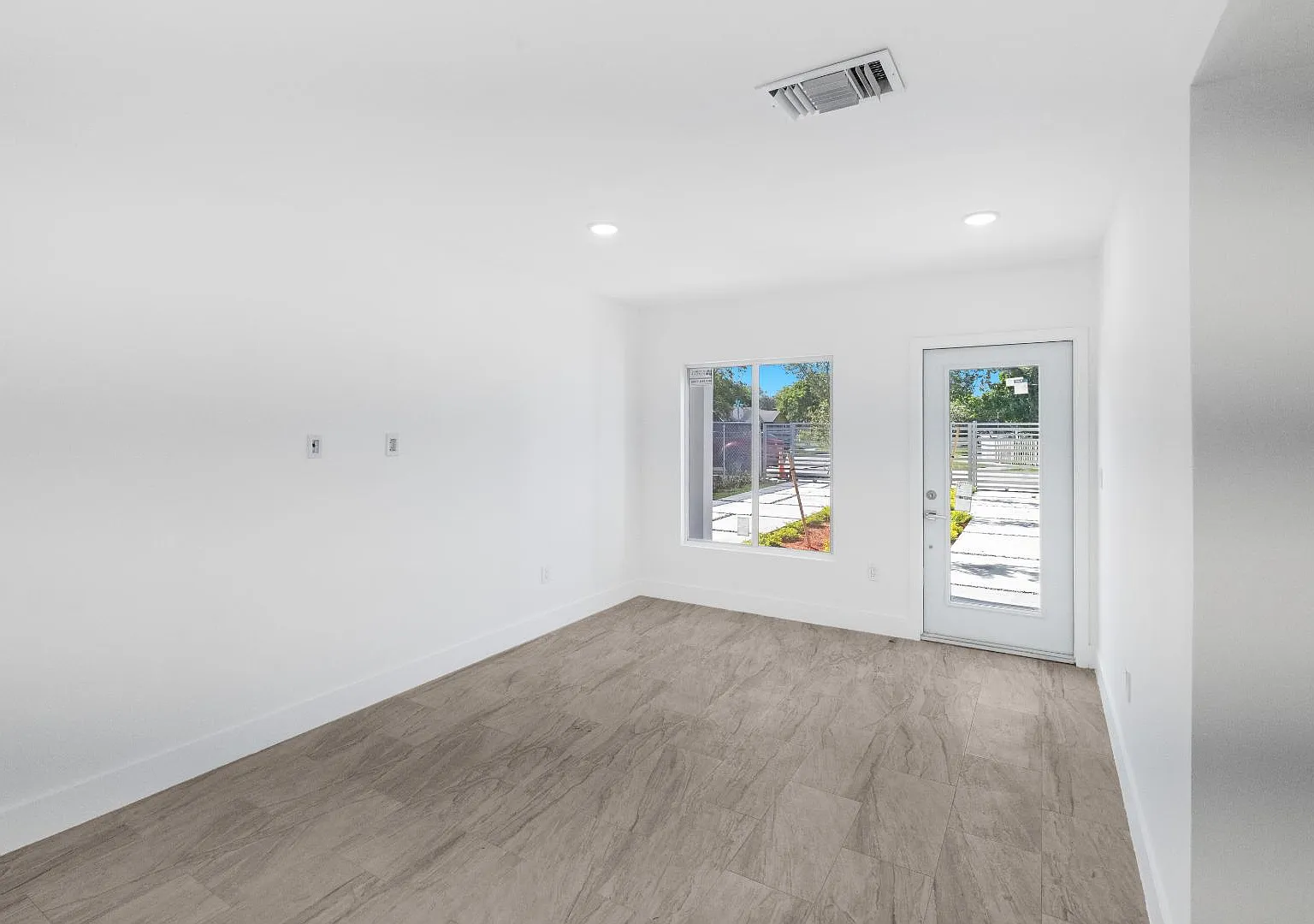 1938 NW 60th St - B — Photo 3