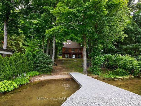 176 Farlain Lake Rd E, Tiny, ON L9M 0B5