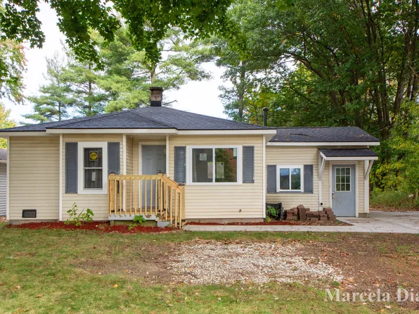 515 W Randall St, Coopersville, MI 49404