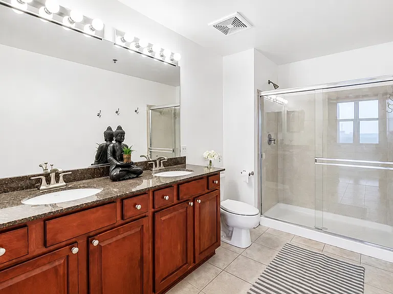933 W Van Buren St #909 — Photo 10