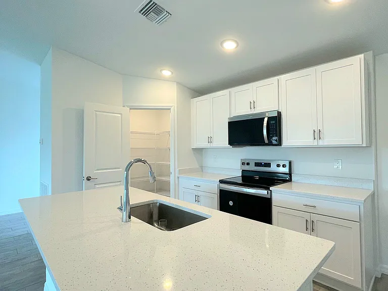 2809 NW 8th Pl — Photo 12