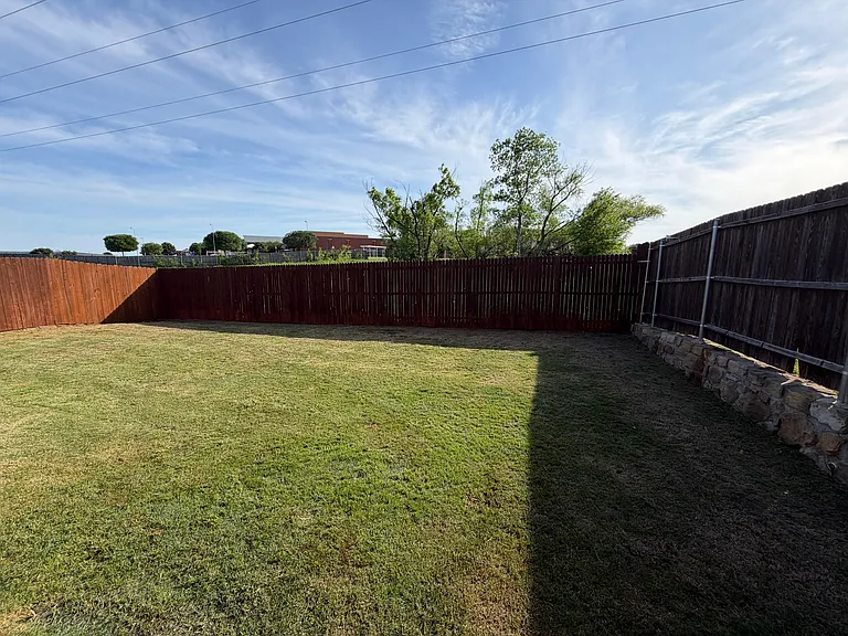 8213 Muddy Creek Dr — Photo 3