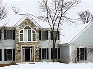 35302 Quartermane Cir, Solon, OH