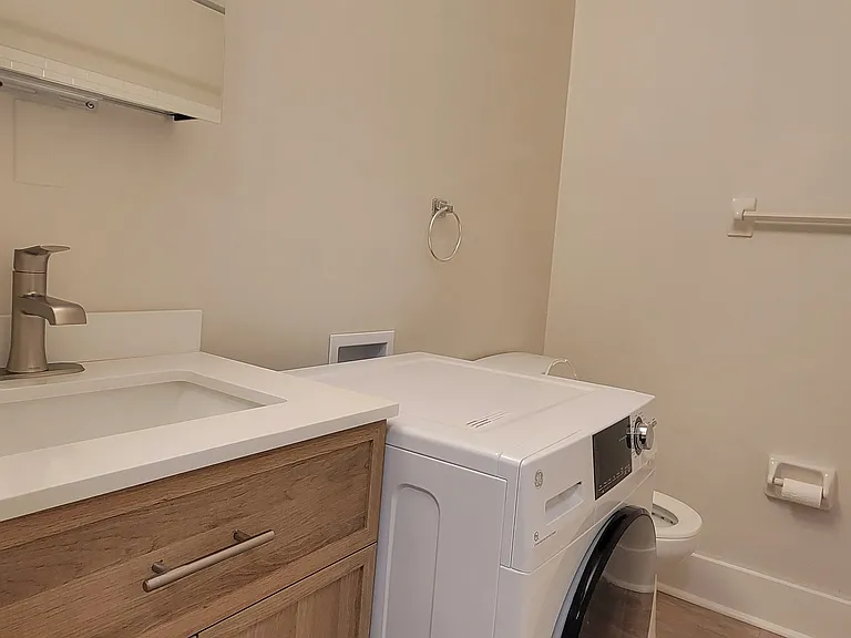 The Charlotte Apartments — Photo 30