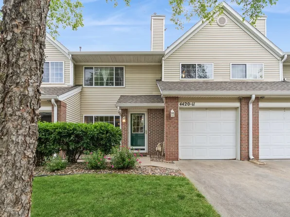 4420 104th St APT 11, Urbandale, IA 50322
