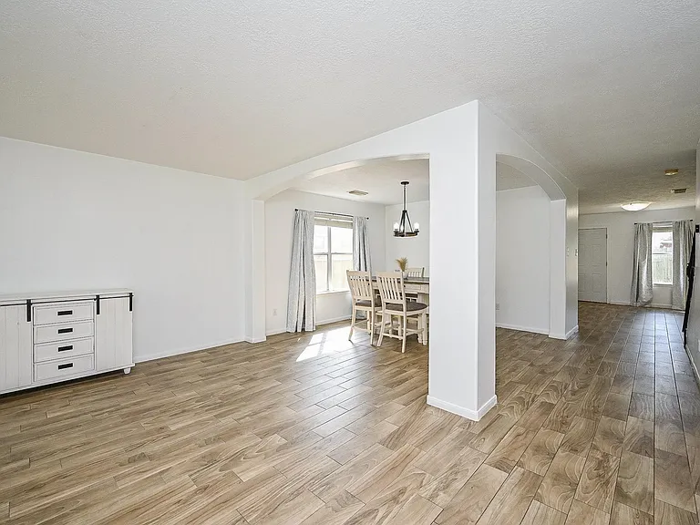 2534 Halstead Dr — Photo 9
