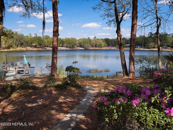 3rd image of 167 SILVER LAKE Drive