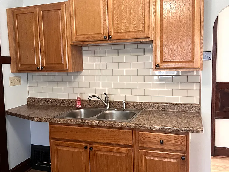 kitchen sink & cabinets