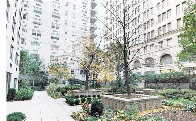 Sold by R New York | media 44