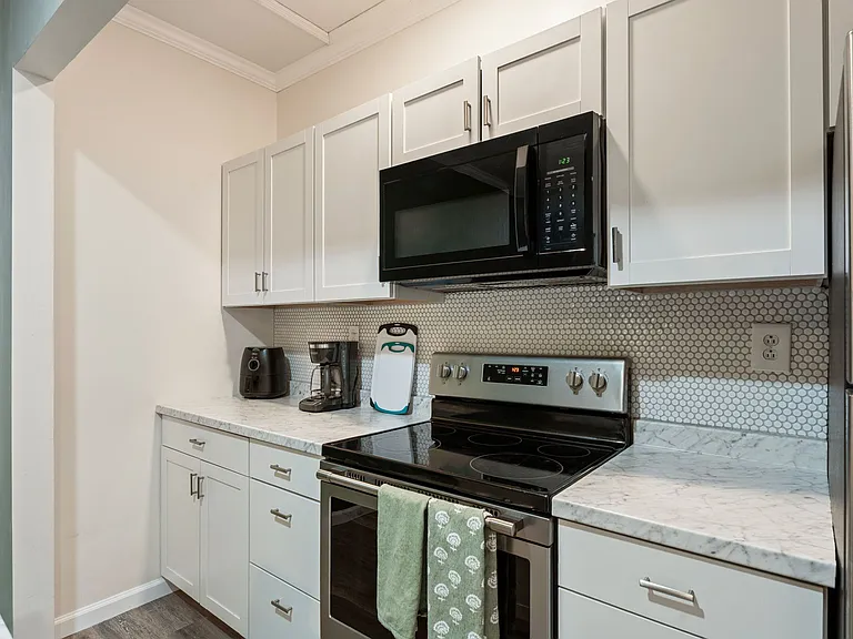1019 W Rowan St #2 — Photo 6