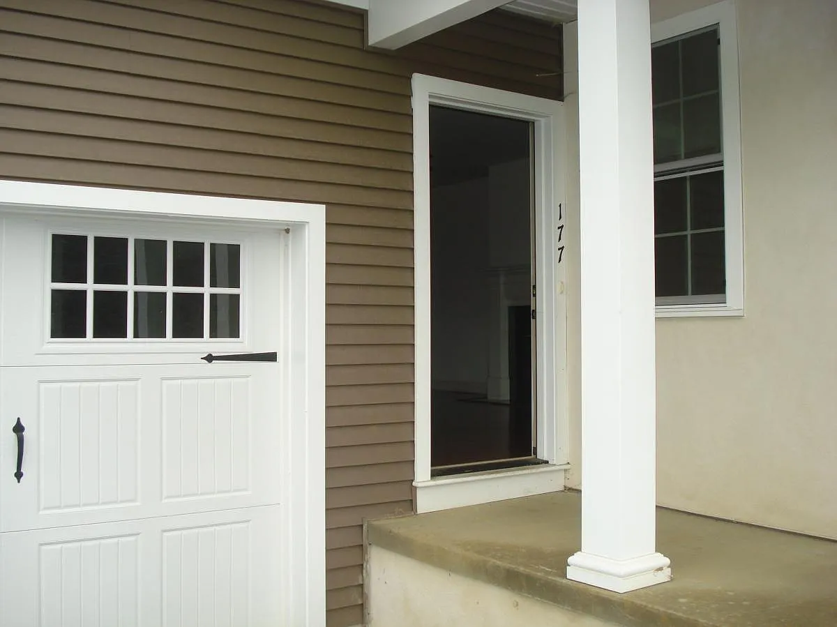 Private Entrance - 177 W Charlotte St