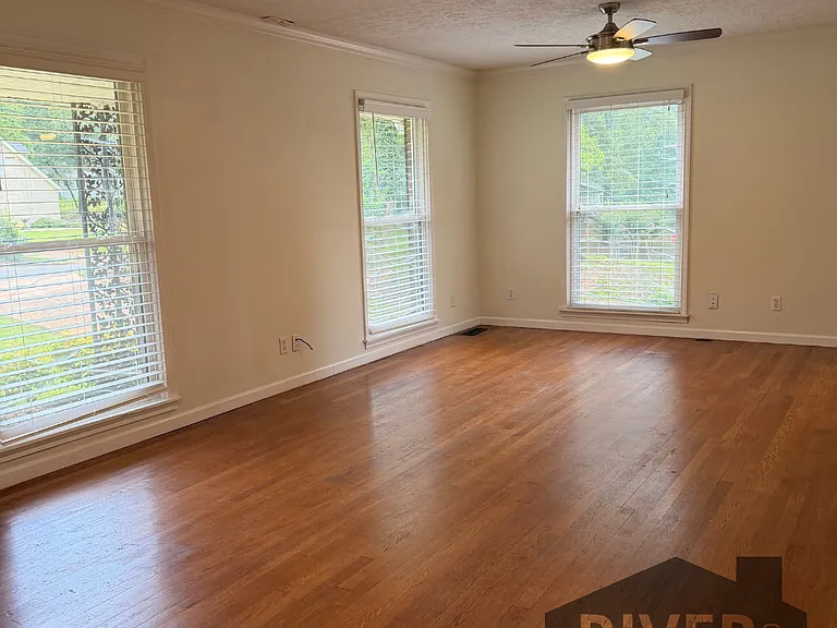 721 W Lelia St — Photo 3