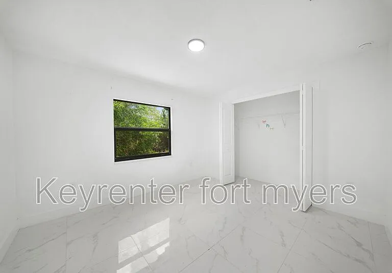 668 Chemstrand St E — Photo 12