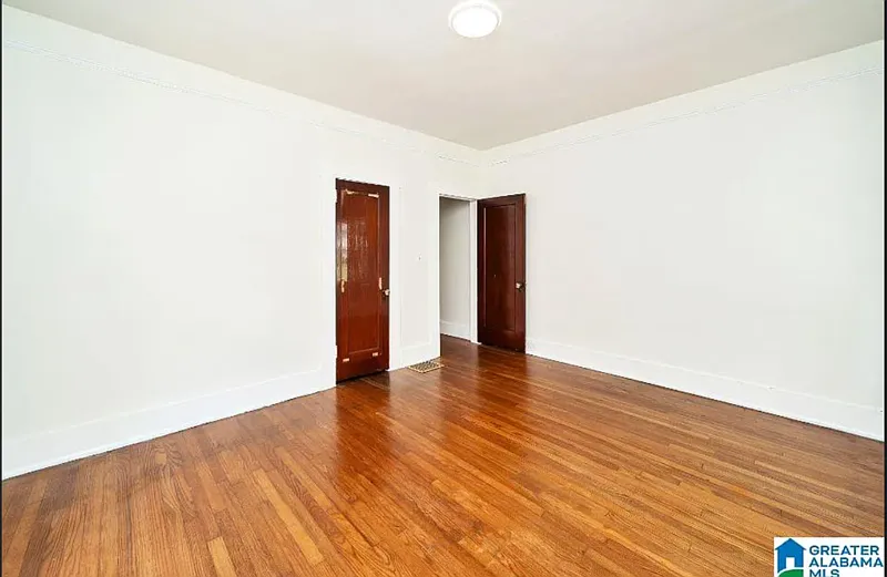 3 bed, 1.0 bath, 1200 sqft, $1,300 — Photo 4