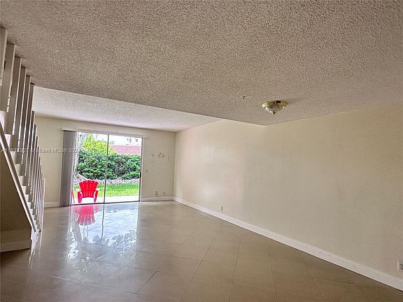 4th image of 1611 Sorrento Dr