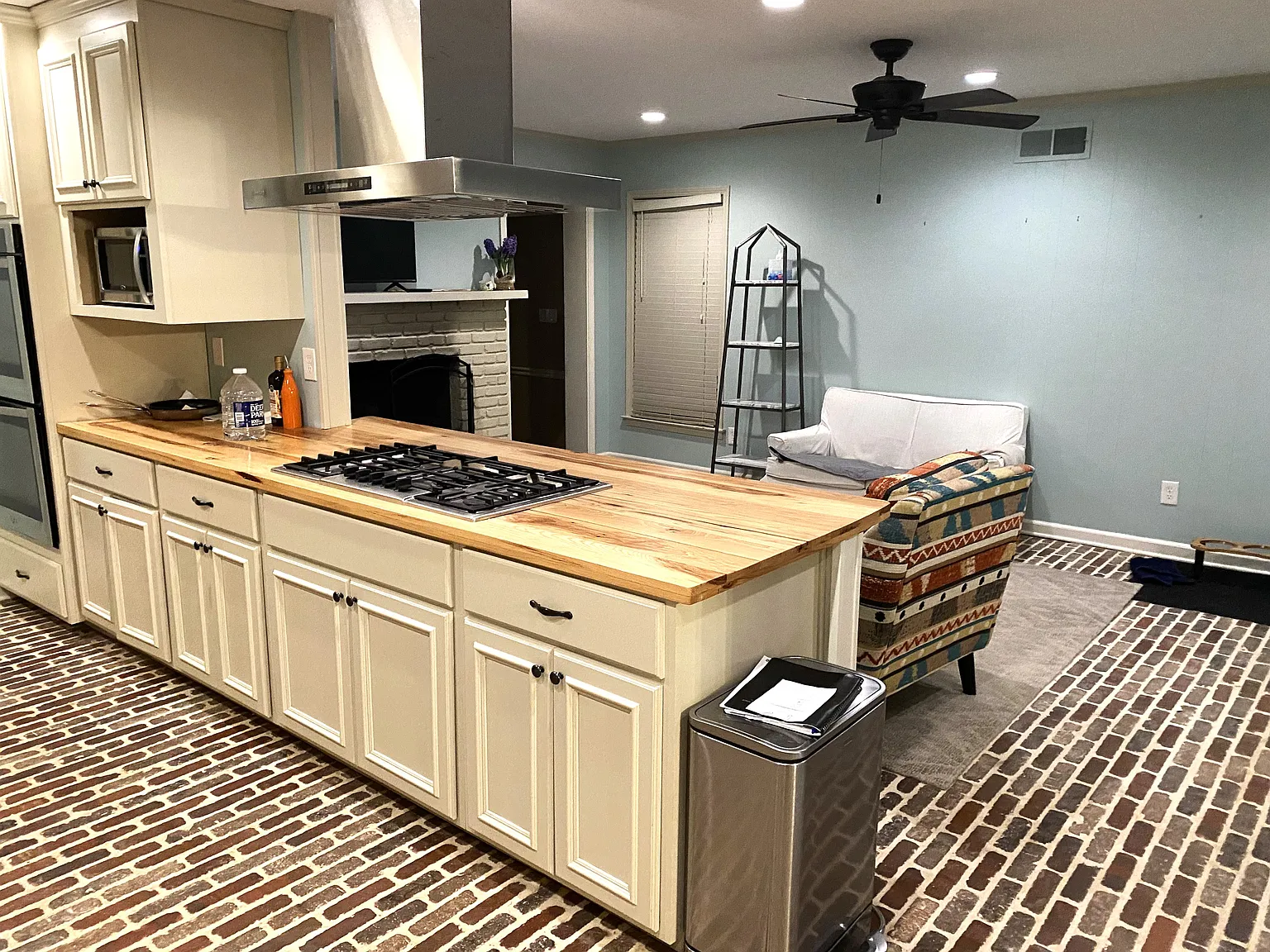 4 bed, 2100 sqft, $2,000 — Photo 3