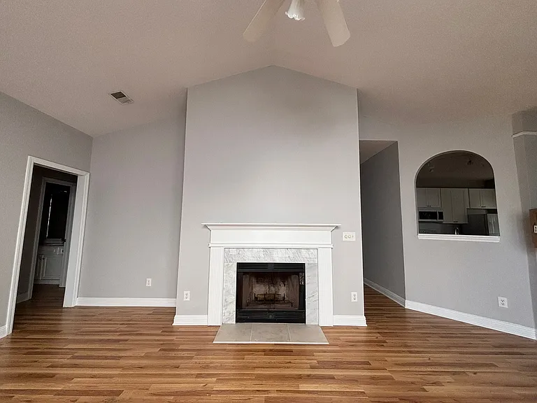 1715 Crystal Lake Dr — Photo 5
