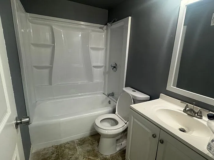 4 bed, 2.0 bath, 1176 sqft, $1,900 — Photo 4