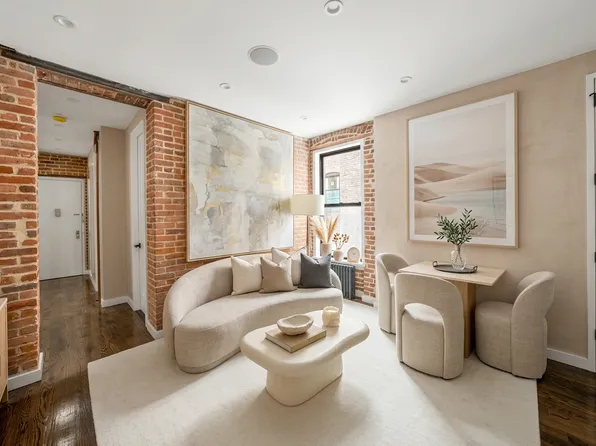 224 8th Ave, New York, NY