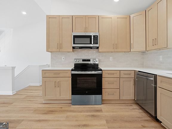 3rd image of 2679 River Summit Ln