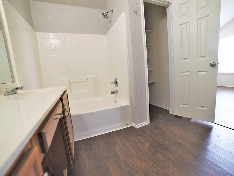 208 Meadow Lark Ln — Photo 17