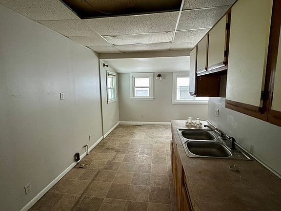 5th image of 705 E Northern Ave