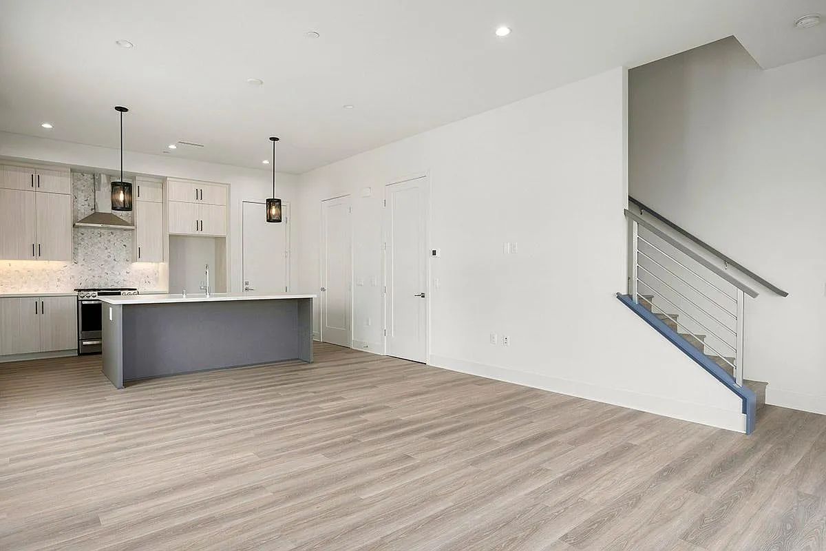 3 bed, 2.5 bath, 1506 sqft, $4,450 — Photo 4