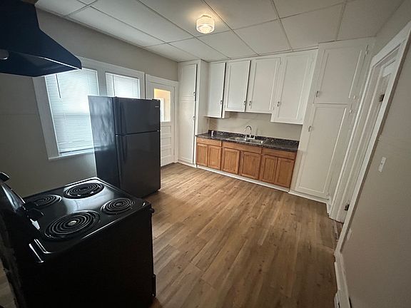 3rd image of 17 Cottage St #2