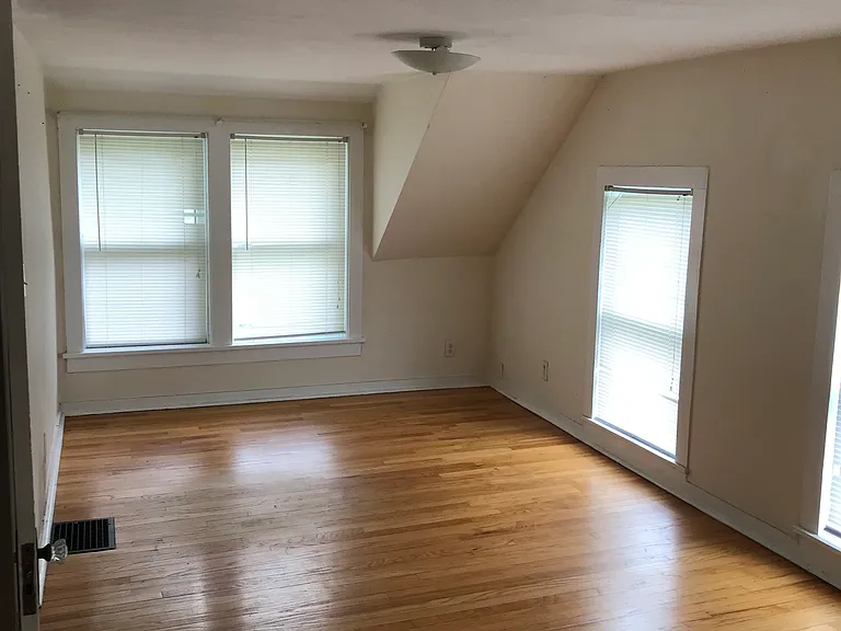 203 E Union St #UPPER — Photo 8
