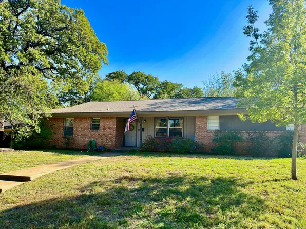 633 Oakwood Ave, Hurst, TX 76053