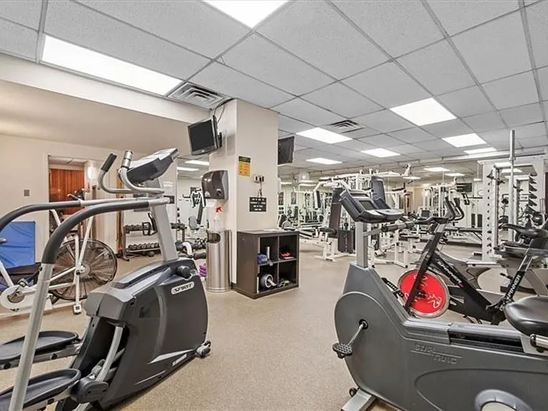 320 Fort Duquesne Blvd #12M — Photo 22