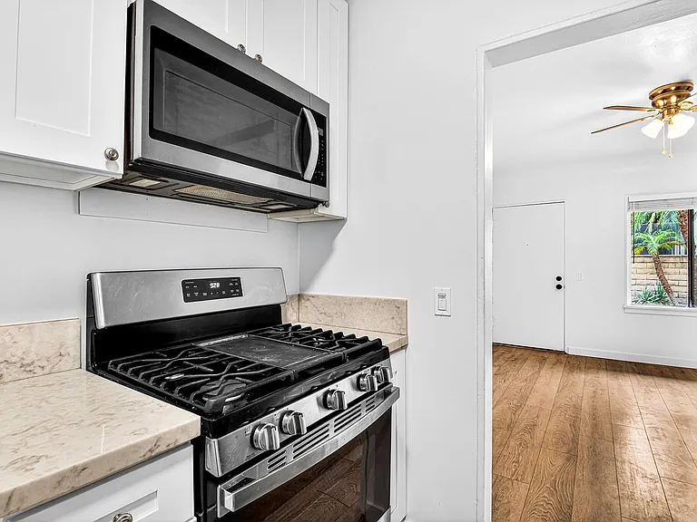 636 Linden Ave — Photo 11